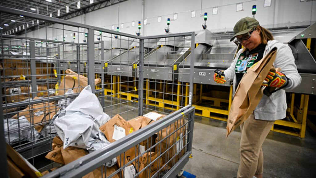 Amazon add 3.5% fuel and logistics surcharge for sellers amid Iran war