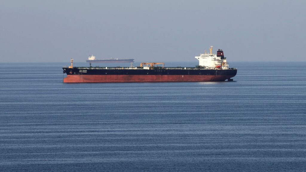 Oil extends gains on renewed Mideast hostilities